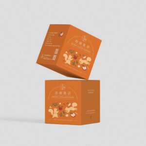 甜蘋密語蘋果蜜香紅茶，看得到蘋果果乾與茶葉，茶湯琥珀色