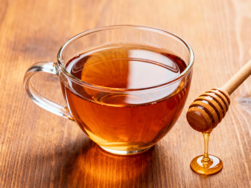 金紅透亮的蜜香紅茶，茶湯散發出如蜂蜜般的天然甜韻。